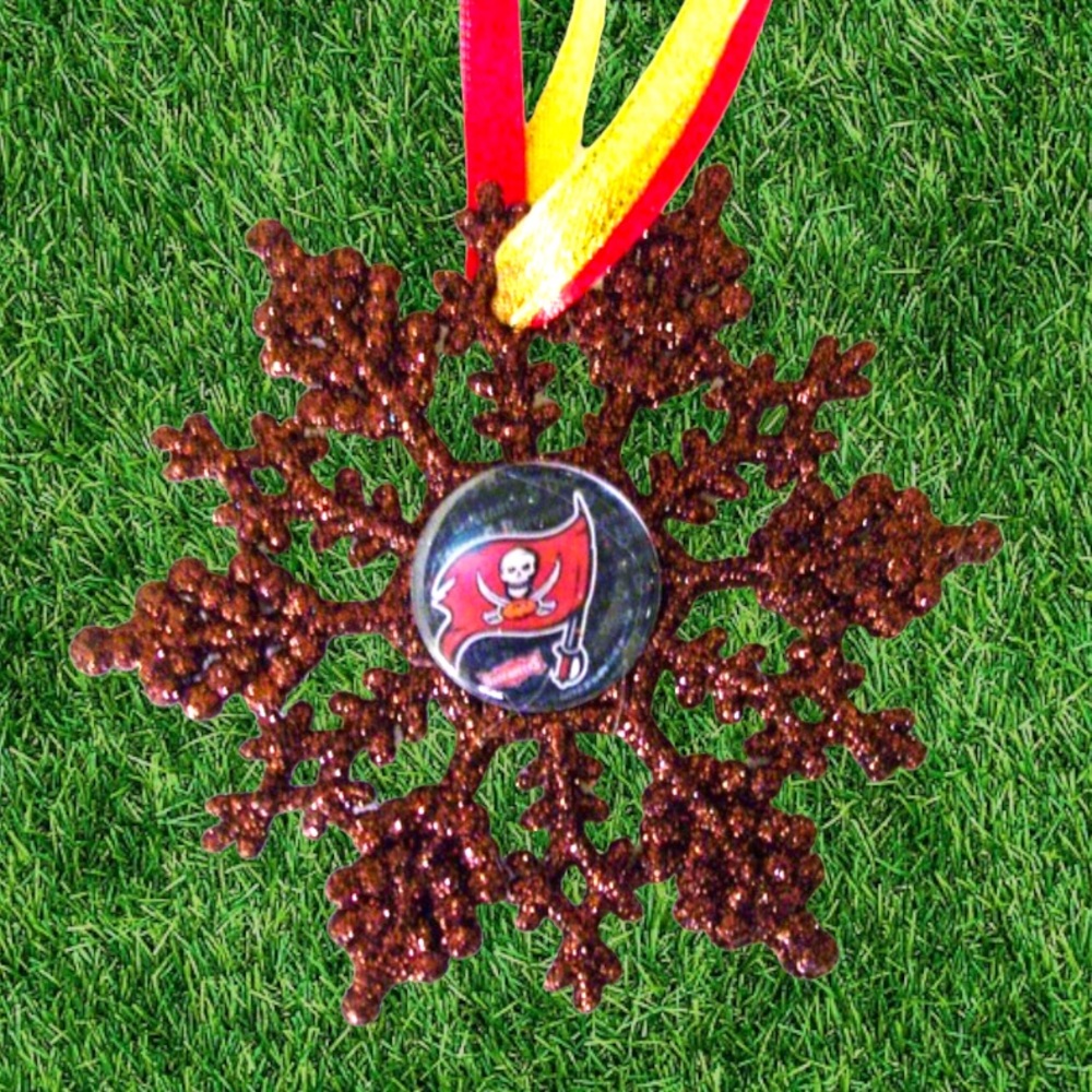 Tampa Bay BUCCANEERS Football Handmade Snowflake *NEW*